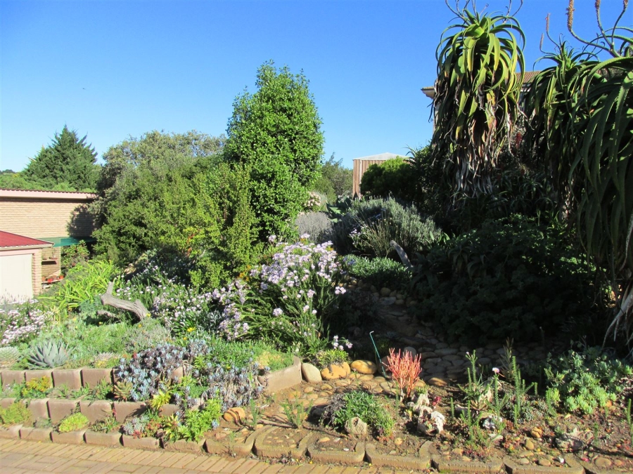 2 Bedroom Property for Sale in Stilbaai Wes Western Cape